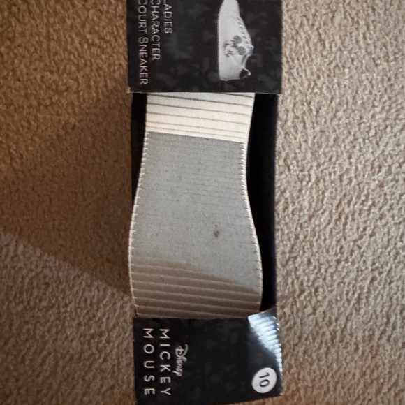 NEW IN BOX DISNEY Mickey Mouse women’s platform Sneakers - White - Picture 2 of 2